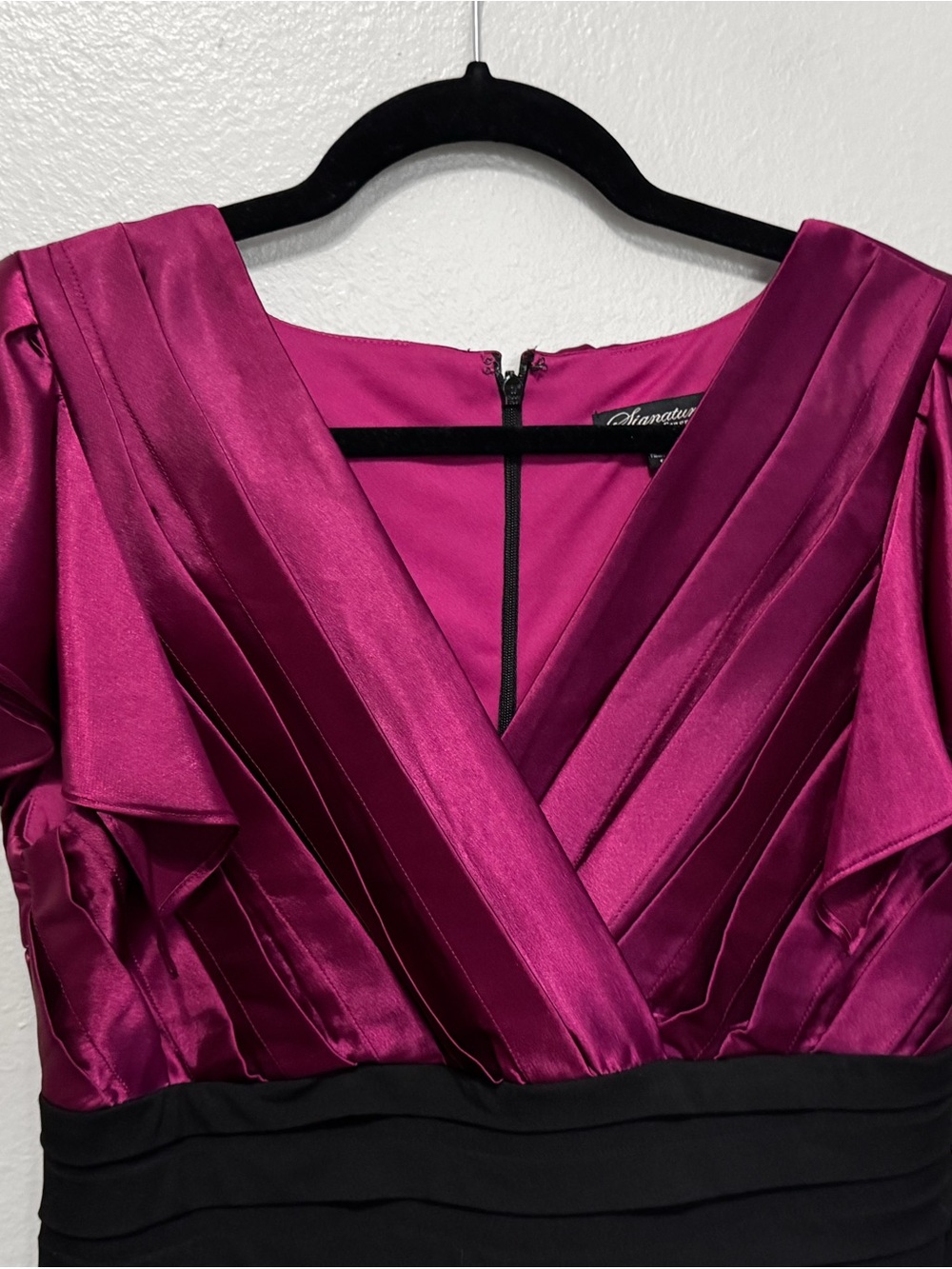 Signature by Sangria Magenta & Black Flutter-Sleeve Dress Size 12 - Picture 3 of 9